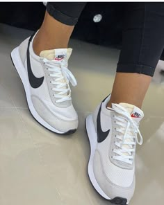 Business Tennis Shoes, Casual Tennis Shoes, Sneaker Outfits Women, Trendy Womens Shoes, Shoe Gallery, Cute Sneakers, Swag Shoes, Gym Shoes, Sneakers Outfit