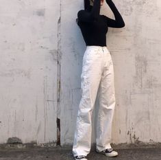 White Pants Outfit Winter, White Jeans Outfit Winter, Baggy Pants Outfit, White Pants Outfit, White Cargo Pants, Outfits Con Jeans, Pants Outfit Fall, Winter Pants Outfit