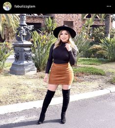 Skirt Outfits Vaquera, Thanksgiving Outfit Thigh High Boots, High Boots Short Skirt, Outfit Bota Larga, Fall Concert Knee-high Platform Boots, Ootd Winter, Leather Skirt, Passion For Fashion, Autumn Winter Fashion