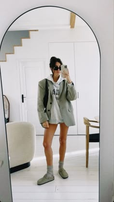 Boston Birkenstock Outfit Summer, Birkenstock Outfit Clog, Birkenstock Outfit Women, Shoes For Women Outfits, Clogs Street Style, Women Outfits Aesthetic, Birkenstock Clogs Outfit Fall, Women Classy Outfits, Back To School Outfits Summer