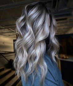 Dimensional Brown And Blonde Hair, Pretty Hair Color Blonde, Ash Blonde Wedding Hair, Dimensional Chocolate Blonde, Ash Brown To Platinum Color Melt, Frosty Blonde Balayage, Fall Blonde Hair Color 2024, Greyish Blonde Highlights, Dimensional Ash Blonde Balayage