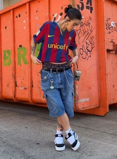 Knu Skool Vans Outfit Jorts, Vans Knu Stack Outfit, Blokette Outfits, Soccer Jersey Outfit, Puerto Rico Outfits, Jersey Outfits, Cute Online Clothing Stores, Acting Class, Vans Outfit