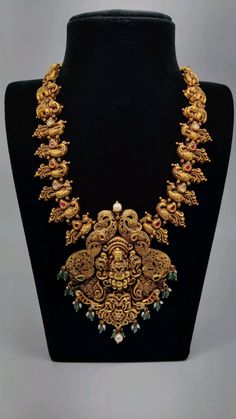 Simple Bridal Jewelry, Wedding Jewellery Designs, Unique Gold Jewelry Designs, Delicate Gold Jewelry, Gold Jewels Design, Gold Temple Jewellery, Gold Bridal Necklace, Gold Bangles For Women, Gold Earrings Models