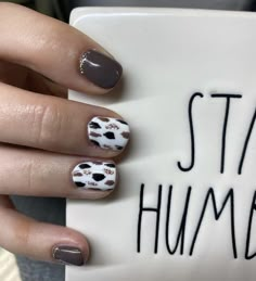 Nail Designs Nashville, Nashville Nails Ideas Fall, Winter Leopard Nails, Short Cheetah Nails, Leopard Nails Short, Farm Nails Designs, Chicken Nails, Black Manicure Ideas, Short Leopard Nails