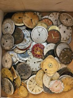 Vintage watch faces. You get 10 pieces (chosen randomly)! Approx 2 - 3 cm Steampunk Crafts, Time Traveler, Watch Faces, Etsy Crafts, Vintage Watches, The Netherlands, Geometric Shapes, Clock, Birthday Gifts