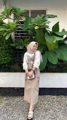 Casual Hijab Outfit Simple, Ootd Bromo Hijab, Outfit Rok, Hijabi Ootd, Casual Hijab, Casual Hijab Outfit, Hijab Fashion Inspiration