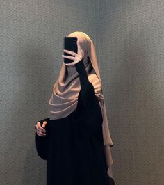 Deginer Dress, Classic Style Aesthetic, Hijabi Aesthetic Outfits, Abaya Aesthetic, Halal Fashion, Khimar Style, Abaya Outfit, Stylish Outfits Casual, Hijabi Aesthetic