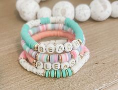 Clay Was Bracelets, Heishi Bracelets Diy, Bracelet Ideas 2023, Clay Heishi Bead Bracelets, Beaded Bracelets Set, Beachy Bracelets Clay Beads, Beach Themed Clay Bead Bracelet, Clay Bead Bracelet Ideas Beach Theme, Clay Bead Bracelet Ideas Summer Beach