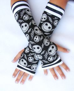 Nightmare before Christmas Skull fingerless by Steampunkwolf Jack The Pumpkin King, Christmas Skull, Tim Burton Style, Emo Outfits, Jack And Sally, Outfits Winter, Vintage Casual, Skull Print, Jack Skellington