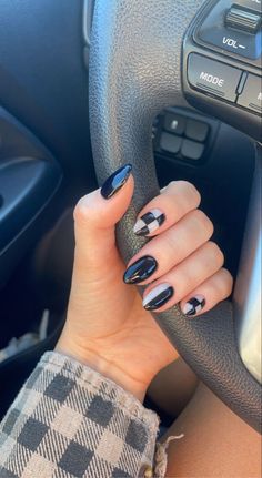 Coffin Checkered Nails, Jelly Roll Concert Nail Ideas, Cute Winter Nail Ideas Simple, Checkered Nails Fall, Fall Nail Inspo Simple, October Nails Ideas Short, Car Show Nails, Subtle Halloween Nail Art, Basic Fall Nail Ideas