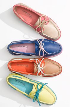 Sperrys. Trainers Running, Cl Fashion, Trend Shoes, Comfortable Footwear, Leather Boat Shoes, Shoe Gallery, Colorful Shoes, Wide Shoes