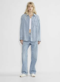 THE '80S COMFY DENIM SHIRT Oversized Denim Shirt, Denim Vans, Winter Styles, Jacket Parka, Fashion 2024, Loose Jeans, Jeans Material, Fall Style, Christmas 2024