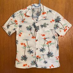 New Without Tag Old Navy Palm Tree Button-Up Size: Small 6-7 White Buttoned Top For Vacation, White Shirt With Button Closure For Vacation, White Spring Camp Shirt With Buttons, White Buttoned Top For Beach, White Shirt With Button Closure For Summer, White Camp Shirt With Button Closure For Summer, Casual White Printed Camp Shirt, White Buttoned Camp Shirt For Summer, White Camp Shirt With Buttons