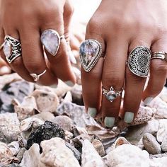 7 Pieces Set Antiuqe Silver Water Drop Rings on Storenvy Rings Hippie, Gemstone Rings Vintage, Midi Ring Set, Beachy Jewelry, Stackable Ring Sets, Ring Sets Boho, Silver Water, Retro Ring, Closet Goals