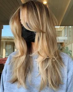 Long 90s Layers, Hairstyle Layers Long, 2023 Layered Hairstyles, Mermaid Layers Hair, Long Cut Hairstyles, Meghan Fahy Hair, Long Layers With Curtain Bangs Straight, Dirty Blonde Hair With Curtain Bangs, Layers Back Of Hair