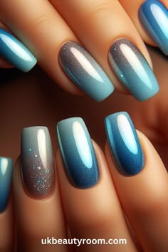 Cool Tones Nails, 2024 Summer Gel Nail Colors, Two Tone Nail Art, Aqua Nail Ideas, Two Tone Nail Ideas, Normal Nail Polish Ideas, Nails Art Bleu, Teal Nails With Design, Different Shades Of Blue Nails