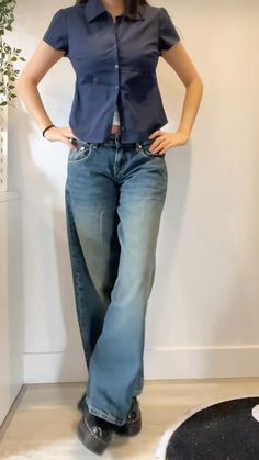 Layered Shirts Outfit 2000s, Low Rise Jeans With Long Shirt, Affordable Levi's Shirt With Button Closure, 90s Style Long Sleeve Blue T-shirt, Fitted Long Sleeve Levi's Shirt, Hacks Clothes, Fashion Hacks, Fashion Hacks Clothes, Cute Fits