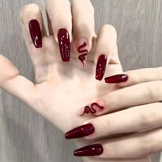 24pcs Burgundy Serpentine Cheap False Artificial Nails with Glue Tools Press on Nails Manicure Long Red Dragon Nail Design, Snake Acrylic Nail Designs, Wine Red Acrylic Nails Designs, Maroon Manicure, Red Nails Goth, Nailart Merah Maroon, Red Snake Nails, Blood Nails Design, Red Wine Nails Design