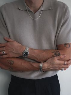 How To Wear Mens Jewelry, Mens Casual Jewelry, Watches And Jewelry, Aesthetic Jewelry For Men, Men Wearing Jewelry Aesthetic, Men Jewelry Aesthetic Necklaces, Mens Outfits With Jewelry, Men Fashion Jewelry, Men Jewelry Outfit