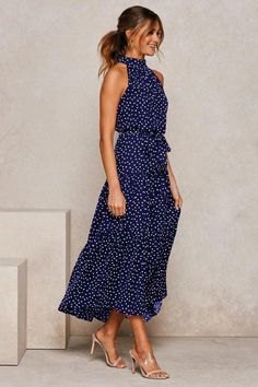 US$ 38.84 - Vintage Printed Round Neck Sleeveless Slim Fit Maxi Dress - www.streetally.com Pear Shaped Outfits Summer, Halter Dress Outfit, Pear Shaped Outfits, Maxi Pattern, Navy Polka Dot Dress, Fitted Maxi Dress, Calf Length Dress, Trendy Fashion Outfits, Form Design