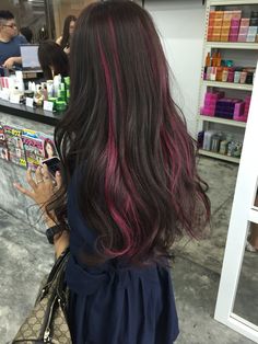 Pink Hair Highlights, Pink Hair Streaks, Pink Streaks, Hair Color Underneath, Peekaboo Hair