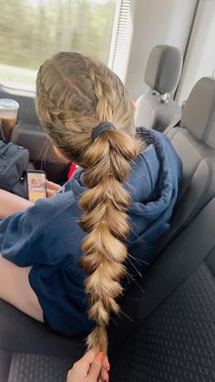 #meetday #volleyball #volleyballhair #gamehair #gamedayhairstyle #braid #hairstylesforsports #sports #dragonbraid Hair For Game Day, Game Day Hair Volleyball, Hairstyles For Sports Day At School, Sport Updos, Low Pony Hairstyles Sports, Dragon Braid Ponytail, Volleyball Game Day Hair, Tournament Hairstyles, Game Day Hairstyles Volleyball