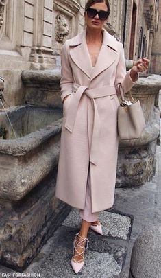 Best new year women outfit ideas 100 (17) #womenscoats Winter Mode Outfits, Mode Mantel, Mode Kimono, Women Outfit Ideas, Long Coat Jacket, Chique Outfits, Coat Design, Coat Outfits, Women Outfit