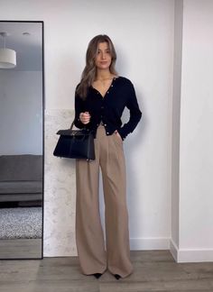 Business Casual Outfits Brunette, Winter Internship Outfit, Work Outfit Slacks, Banking Work Outfits, Interview Outfit No Blazer, Work Outfits With Heels, Fall Job Interview Outfit For Women, Banking Outfits Teller, Female Corporate Attire