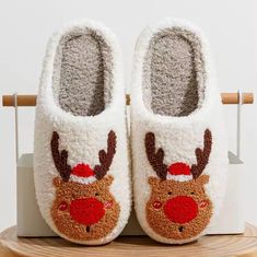 **Product Description: Cute Elk Christmas Slippers for Men and Women** Add a festive touch to your home with our Christmas moose slippers! Made with soft and warm TPR materials, these slippers will provide you with pleasant comfort during cold winter days. - **Optimal Comfort Thick sole for perfect support while keeping your feet warm. - **Cute Design Adorable moose that will delight the whole family, perfect for relaxing during the holidays. - **Versatile Unisex, suitable for both men and women Embroidered Slippers, Vintage Cartoons, Christmas Slippers, Winter Slippers, Warm Slippers, Holiday Patterns, Christmas Plush, Christmas Couple, Vintage Cartoon