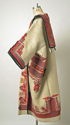 Hungarian Clothing, How To Wear Kimono, Wool Cloak, Boho Coat, Wool Embroidery, Neue Outfits, Folk Costume