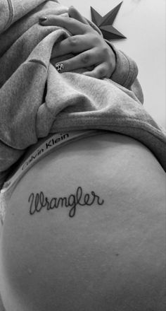 Wrangler Tattoo Ideas, Cute Southern Tattoos, Womens Buttcheek Tattoo, Spine Western Tattoos, Minimalist Western Tattoo Ideas, Country Tattoos For Women Thigh, Country Hip Tattoos Women, Country Tattoos Simple, Western Armband Tattoo