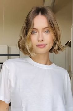 Brown Bob Blonde Highlights, Root Smudge Bob, Blonde Bob Thick Hair, Hailey Drew Hair, Hailey Polk Hair, Bluntcut Bob Chin Length, Creamy Blonde Bob, Light Brown Hair With Highlights Short, Natural Blonde Bob