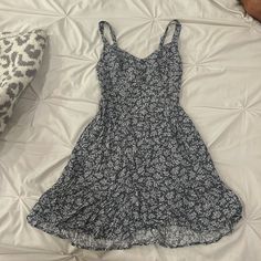 Grey/White Flower Design Size Xs Adjustable Straps Never Worn Casual Fitted Floral Print Sundress, Casual Flowy Printed Sundress, Daytime Mini Dress With Floral Print, Casual Floral Mini Dress For Brunch, Daytime Floral Print Mini Dress, Daytime Floral Mini Dress, White Flowy Mini Dress With Ditsy Floral Print, Casual Floral Print Mini Dress For Brunch, Casual Ditsy Floral Print Daytime Dress