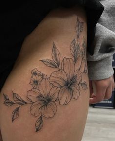 a woman's thigh with flowers on it