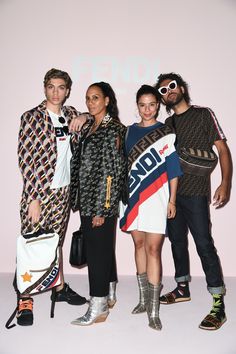 Elias Becker, Barbara Becker, Taina Moreno and Noah Becker at the Fendi Women's Spring/Summer 2019 Fashion Show Sport Clothing, Best Casual Outfits, Booties Outfit, Teacher Style, Sport Chic, Family Goals, Interior Wall