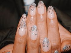 23 Glitter Ombré Nail Designs For Your "Bejeweled" Era Taylor Swift Nails, Diamond Nail Designs, Snowflake Nail Design, Ombre Manicure, Nagellack Trends, Nail Art Glitter, Ombre Nails Glitter, Ombre Nail Designs, Nail Art Ombre