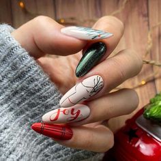 Best Christmas Nails Designs To Try #nails Festive Nails Christmas, Best Christmas Nails, Christmas Nails Designs, Joy Nails, Nail Almond, Festive Holiday Nails, Festive Christmas Nails, Nails Dark, Nails Autumn