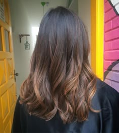 Beautiful Hair Color, Brown Hair Balayage, Brown Highlights, Brown Blonde Hair, Long Wavy Hair, Shoulder Length Hair, Brown Hair Colors, Brunette Hair, Ombre Hair