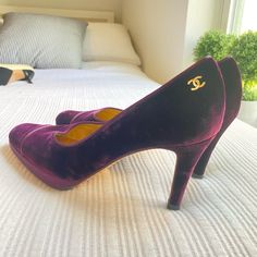 Size 8 Vintage Heels In Great Condition. 3.5 Inch Heel, Semi-Pointed Toes. Can Run A Little Narrow. Vintage Chanel Heels, Chanel Pumps, Chanel Heels, Vintage Heels, Shoes Vintage, Chanel Vintage, 5 Inch Heels, Chanel Shoes, Vintage Chanel