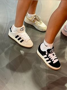 #adidas #campus00s Pretty Sneakers, Shoes For School, Sneaker Outfits, Look Adidas, Back To School Shoes, Dr Shoes, Trendy Shoes Sneakers, Pretty Shoes Sneakers