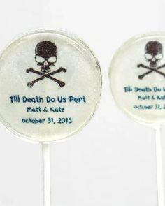 Till Death Do Us Part – Personalized Halloween Lollipops favors- Fun, delicious, and Unique. These personalized Halloween lollipops are a wonderful edible favor idea. I love the bizarre phrase and the customization options, the couple’s names, the date of the wedding, and even pick your favorite flavor. Check out our picks to find adorable ideas for edible food favors, themed keepsakes, and DIY Halloween wedding favors that your guests will totally appreciate. Diy Halloween Wedding, Halloween Lollipops, Food Favors, S Names