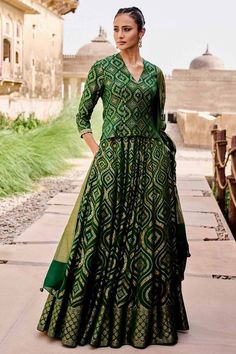 Bandhani Dress, Indian Outfits Lehenga, Lehnga Dress, Anita Dongre, Lehenga Style, Long Dress Design, Bridal Lehengas