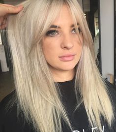 Blonde platinum silver hair color and curtain bangs #hairstyles Long Bangs Center Part, Platinum Silver Hair Color, Hair Bang, Blonde Hair With Bangs, Bangs With Medium Hair, Silver Hair Color, Hair Done, Hair Flip, Trendy Hair Color