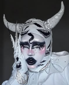 White Halloween Makeup, Kid Aesthetic, Monster Makeup, Queen Makeup, Stage Makeup, Dark Makeup