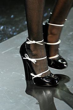 Saltburn Aesthetic Outfit, Louibutton Heels, Runway Heels Aesthetic, 2011 Aesthetic, Runway Heels, Black Heels Louis Vuitton, Louis Vuitton High Heels Black, Louis Vuitton Runway, Runway Fashion Louis Vuitton