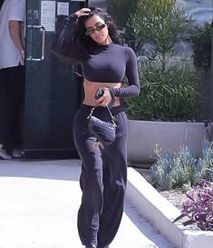 Amrezy Outfits, 90s Girl Fashion, Kimberly Kardashian, Kris Jenner Style, Yeezy Style, Everyday Fits, Jenner Style