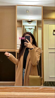 Asian Style Clothes, Snapchat Hacks, Korean Fits, Girly Dp, Winter Street Style, Womens Trendy Dresses, Stylish Winter Outfits, Winter Fashion Outfits Casual, Self Portrait Poses