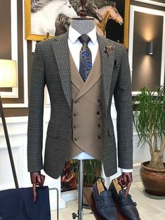 Suit Slim Fit BOJONI Notch Lapel Suit, Men's Business Suits, Slim Fit Suit Men, Vest And Pants, Look Formal, Dress Suits For Men, Designer Suits For Men, Suit For Men, Suit Material