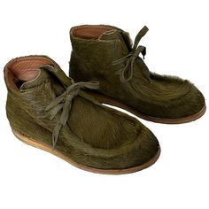 Tomas Maier (Former Creative Director For Bottega Veneta) Green Cow Fur Hair Hide Leather Chukka Lace Up Boots With Rubber Soles Men’s Size 9 (Or A Women’s Size 11) Worn Only A Few Times Chukka Boots, Lace Up Boots, Bottega Veneta, Creative Director, Boots Men, Cow, Men's Shoes, Lace Up, Man Shop