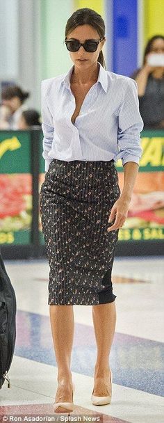 None for me, thanks! The star, who is married to David Beckham, walked by Subway but was not enticed Outfit Elegantes, Victoria Beckham Style, Corporate Attire, Corporate Fashion, Fifties Fashion, Olivia Palermo, Business Outfit, A Skirt, Dakota Johnson